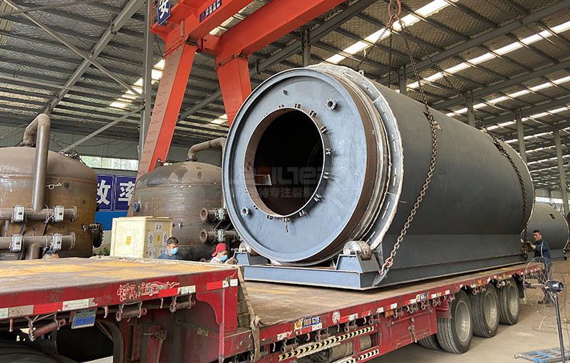 廢輪胎煉油設備正在裝車